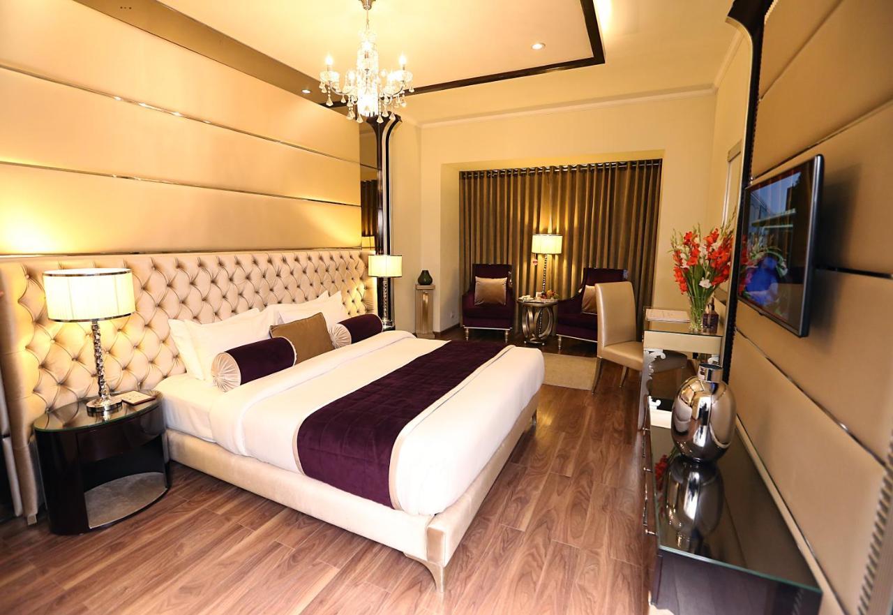 Hotel Ramada By Wyndham Multan Exteriér fotografie