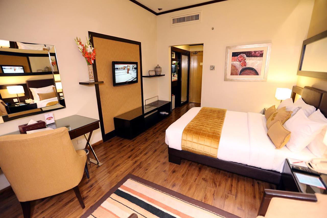 Hotel Ramada By Wyndham Multan Exteriér fotografie