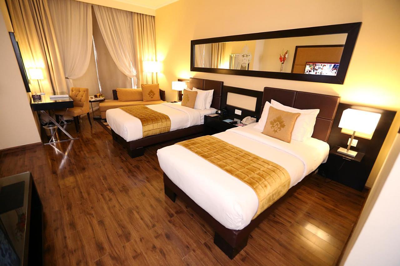 Hotel Ramada By Wyndham Multan Exteriér fotografie