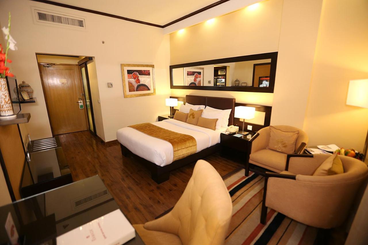 Hotel Ramada By Wyndham Multan Exteriér fotografie