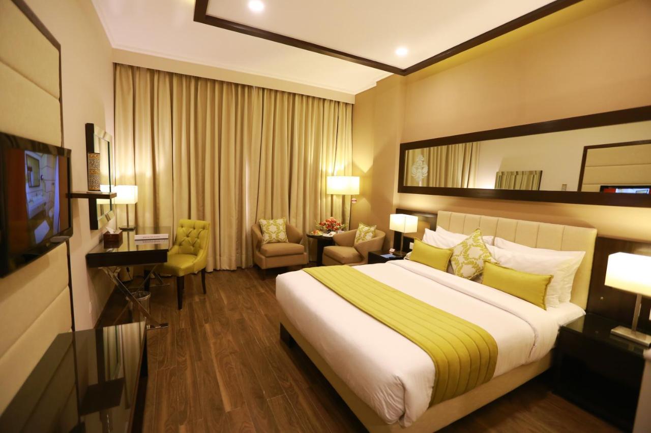 Hotel Ramada By Wyndham Multan Exteriér fotografie