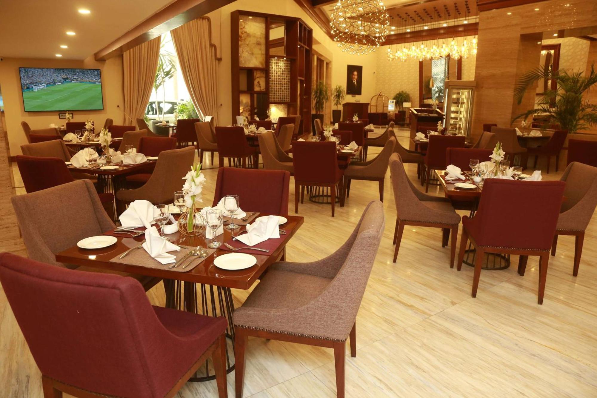 Hotel Ramada By Wyndham Multan Exteriér fotografie