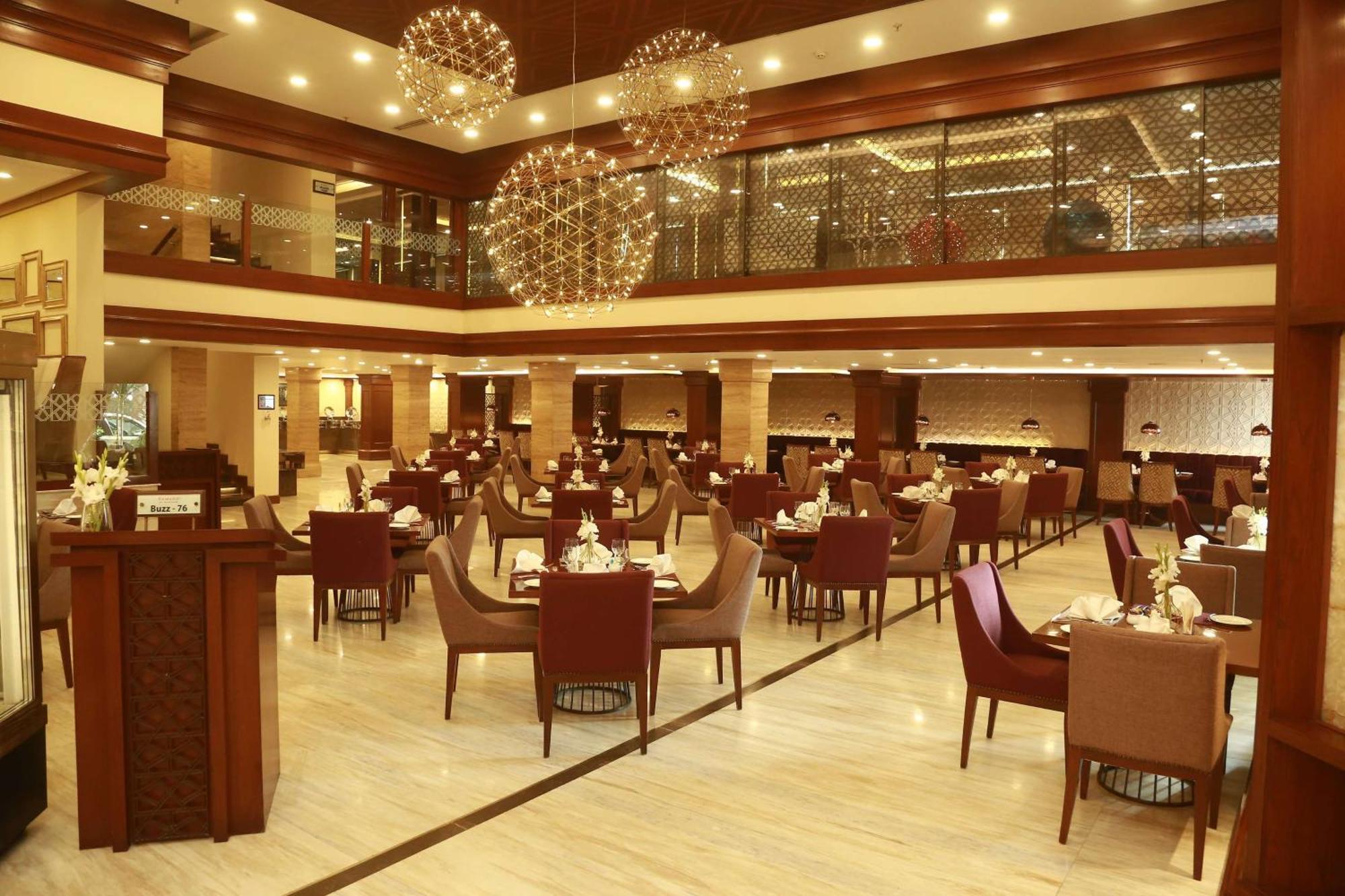 Hotel Ramada By Wyndham Multan Exteriér fotografie