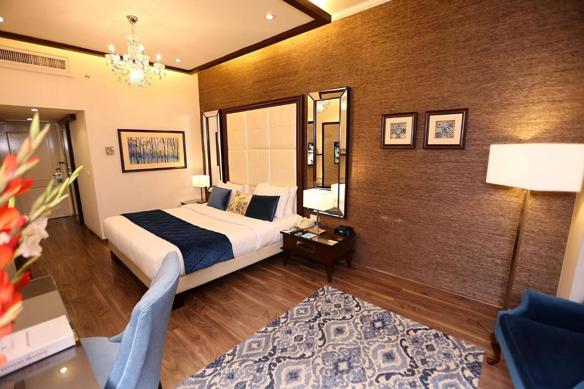 Hotel Ramada By Wyndham Multan Exteriér fotografie