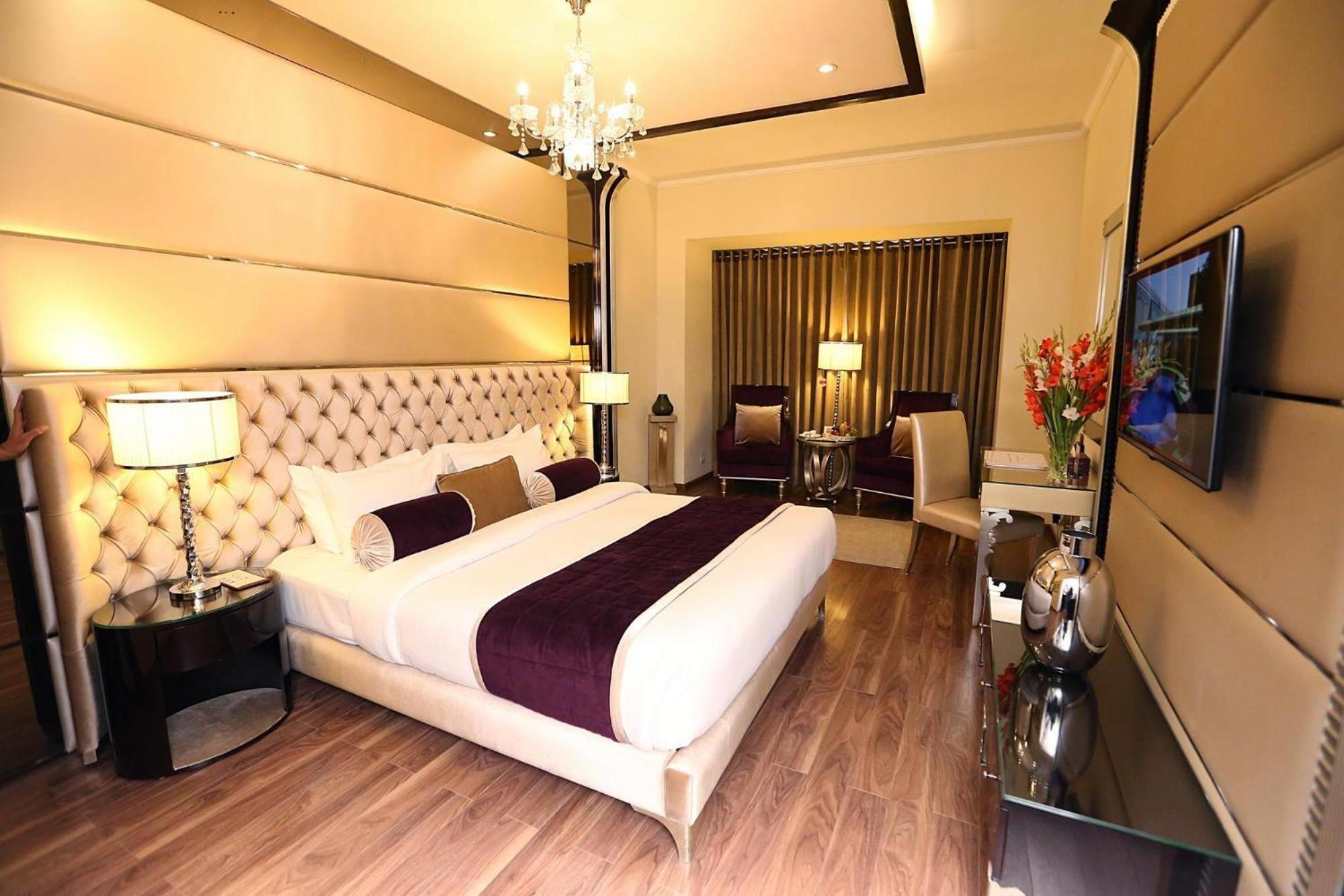 Hotel Ramada By Wyndham Multan Exteriér fotografie