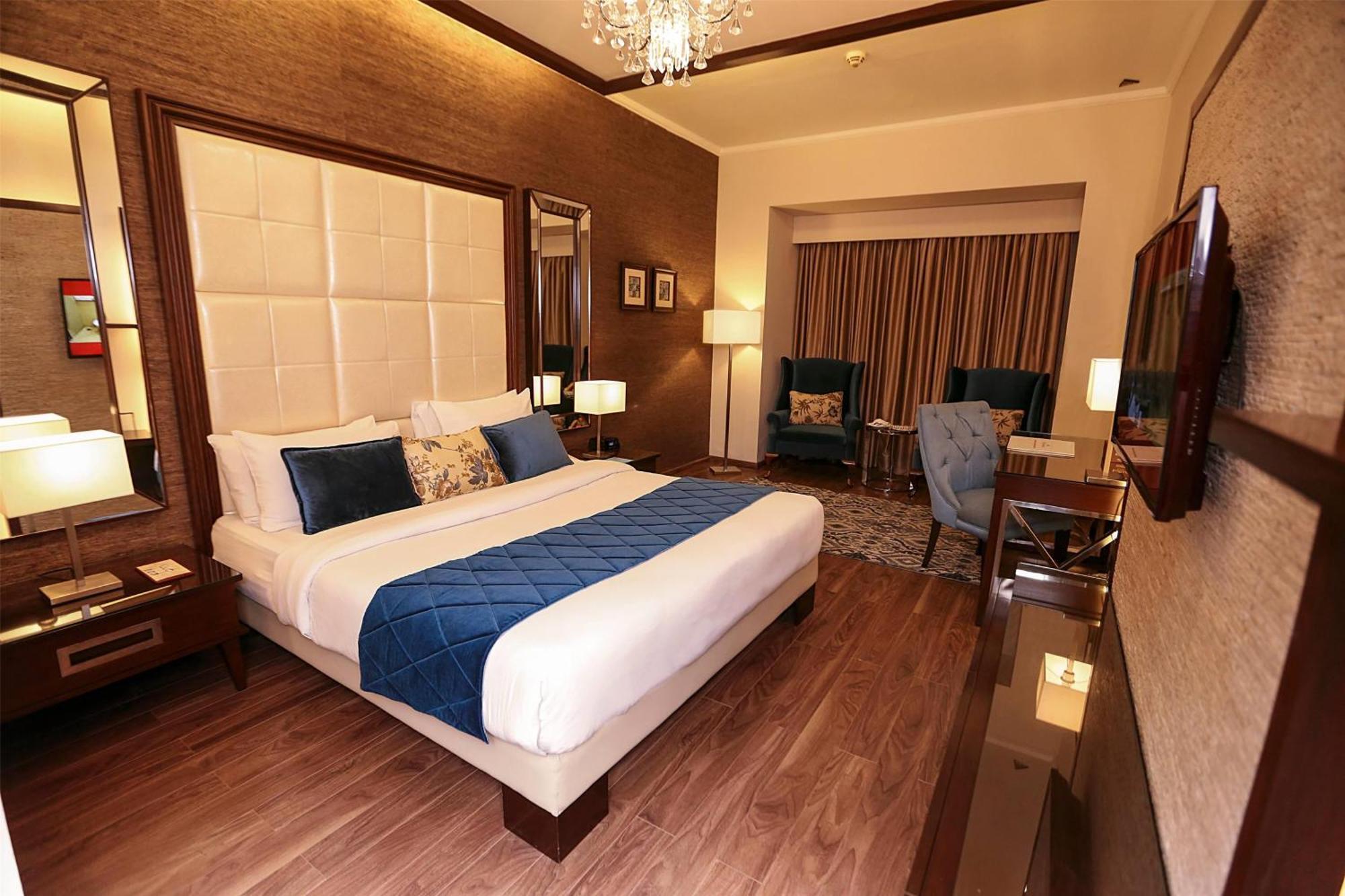 Hotel Ramada By Wyndham Multan Exteriér fotografie